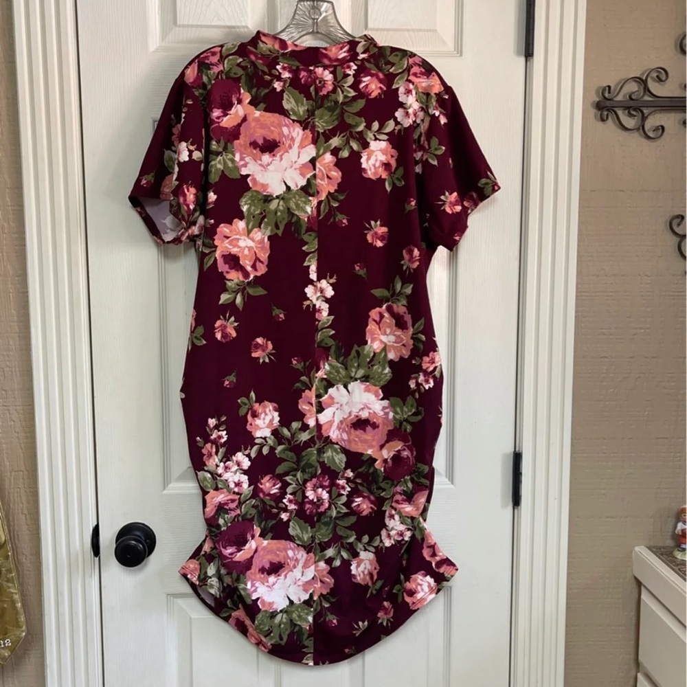 Floral dress. Size 3X. Great condition! The length is shorter on the sides.